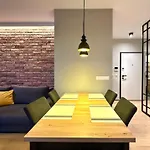 Doki Living By Q4apartments Parking & Foodhall شقة غدانسك