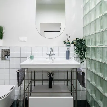 Doki Living By Q4apartments Parking & Foodhall