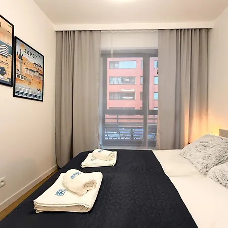 Doki Living By Q4apartments Parking & Foodhall * Gdańsk