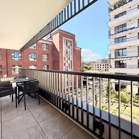 Doki Living By Q4apartments Parking & Foodhall *