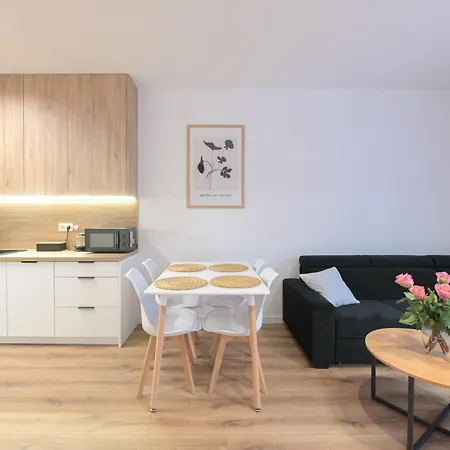 Doki Living By Q4apartments Parking & Foodhall * Gdańsk