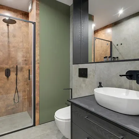 Doki Living By Q4apartments Parking & Foodhall * Gdańsk