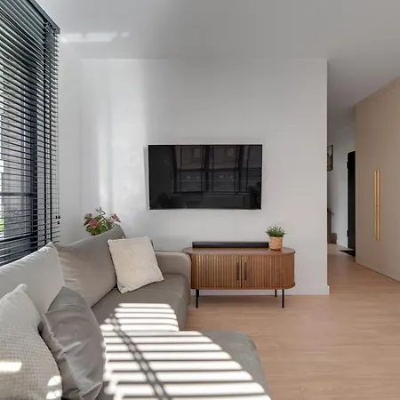 Doki Living By Q4apartments Parking & Foodhall Gdańsk