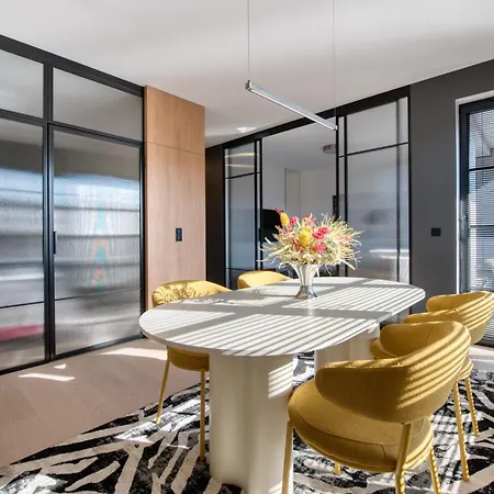 Doki Living By Q4apartments Parking & Foodhall *