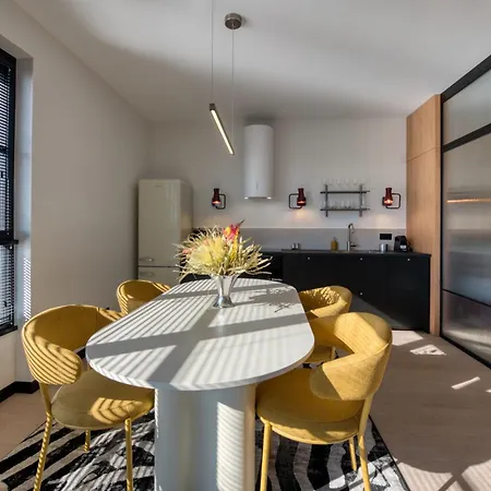Doki Living By Q4apartments Parking & Foodhall Gdaňsk