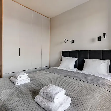 Doki Living By Q4apartments Parking & Foodhall Gdaňsk