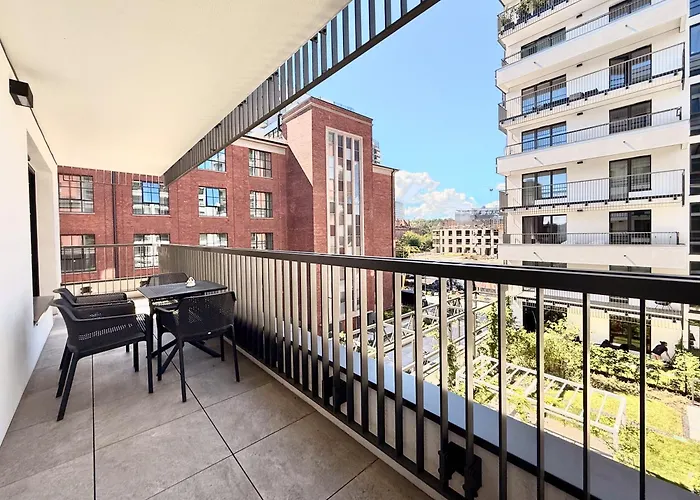 Doki Living By Q4apartments Parking & Foodhall *