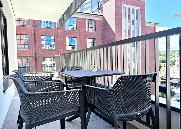 Apartment Doki Living By Q4apartments Parking & Foodhall Gdansk