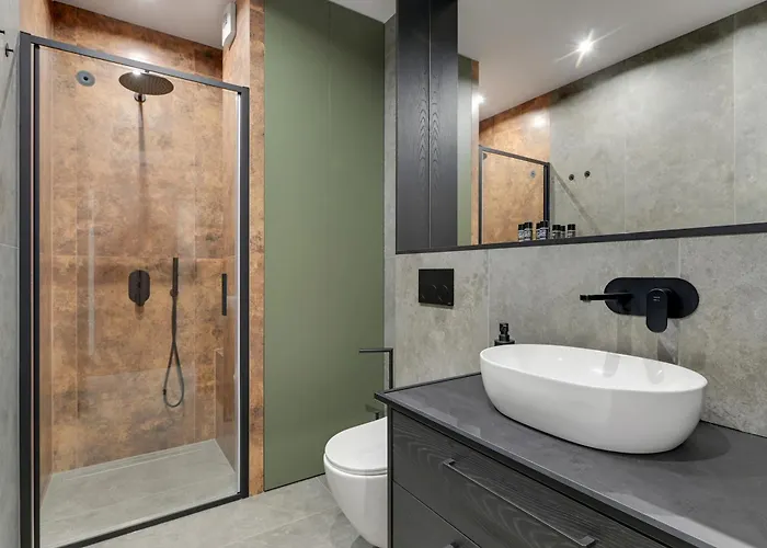 Doki Living By Q4apartments Parking & Foodhall * גדנסק