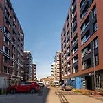 Doki Living By Q4apartments Parking & Foodhall Daire Gdansk