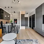 Doki Living By Q4apartments Parking & Foodhall Gdansk