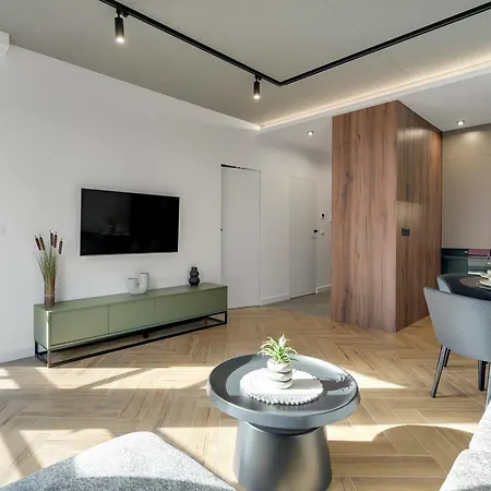 Doki Living By Q4apartments Parking & Foodhall * Danzica