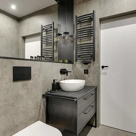 Doki Living By Q4apartments Parking & Foodhall